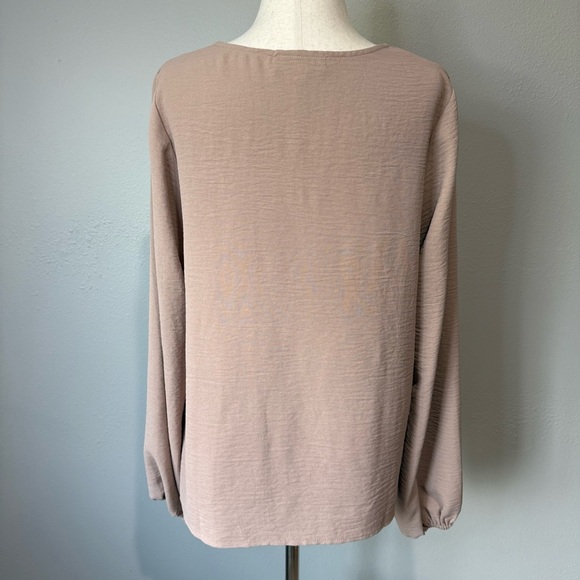 Gilli Taupe Long Sleeve Button Front Blouse Size M - Picture 4 of 6